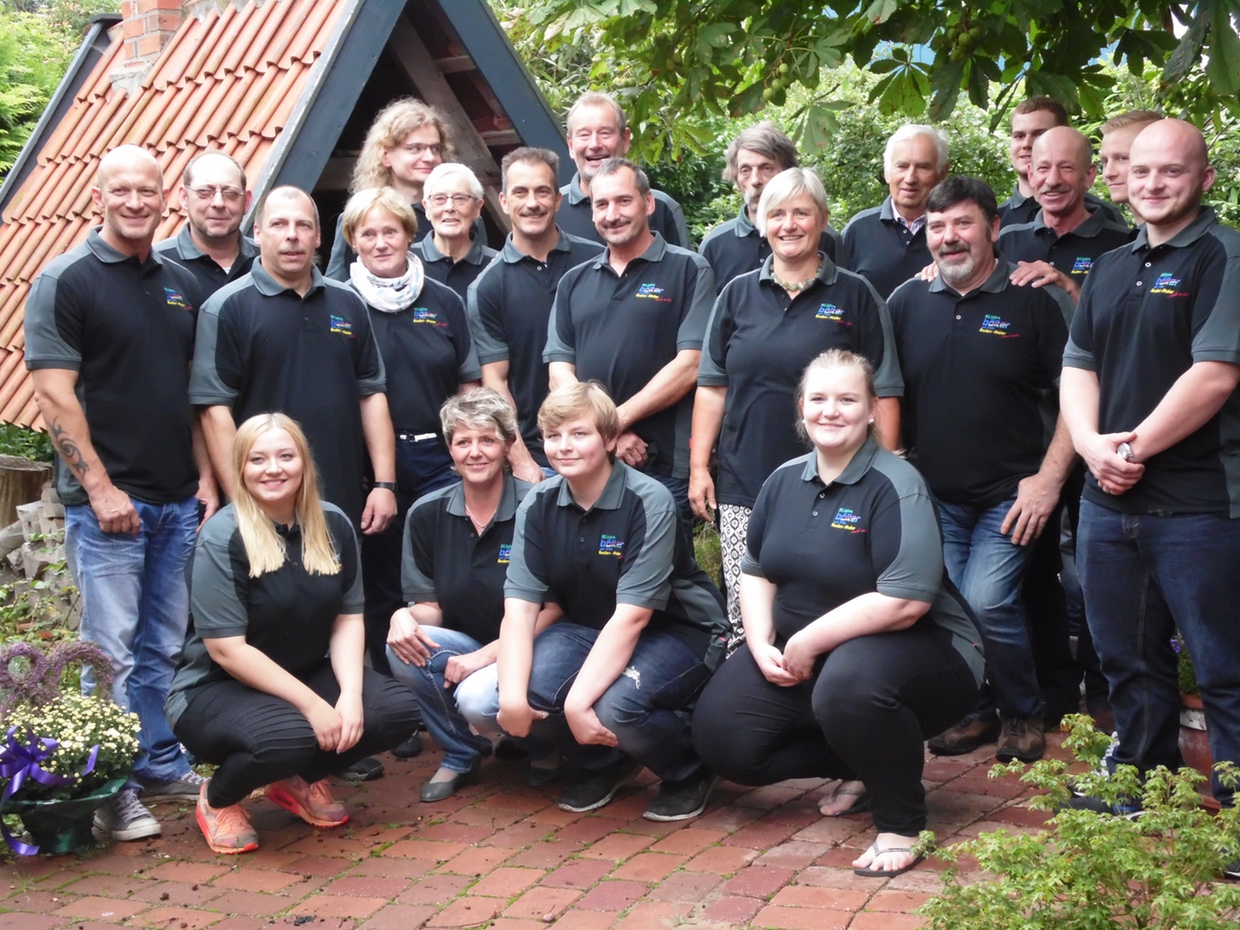 Gruppenbild des gesamten Teams der Firma Bölter
